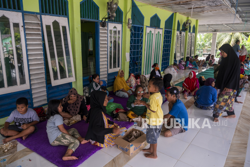 Badan Penanggulangan Bencana Daerah (BPBD) Kabupaten Sigi, Sulawesi Tengah, menyatakan, sebanyak 662 warga Desa Pakuli Utara, Kecamatan Gumbasa, mengungsi ke tempat yang lebih aman akibat meluapnya air Sungai Miu.