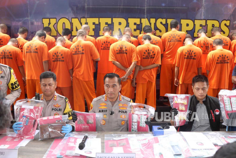 Polresta Cirebon menggelar konferensi pers pengungkapan kasus narkoba dan obat keras periode September-November 2023 di Markas Polresta Cirebon, Kamis (30/11/2023). 