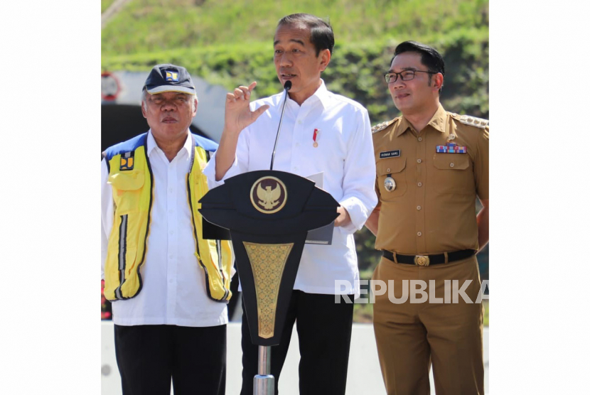 Presiden Joko Widodo (Jokowi) meresmikan Tol Cileunyi Sumedang Dawuan (Cisumdawu), Sumedang pada Selasa (11/7/2023).