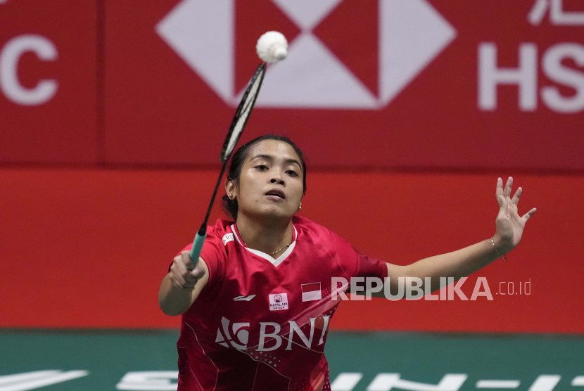 Gregoria Mariska Tunjung bertanding melawan Chen Yufei dari China dalam pertandingan bulu tangkis tunggal putri Grup A di BWF World Tour Finals di Bangkok, Thailand, Rabu, 7 Desember 2022.