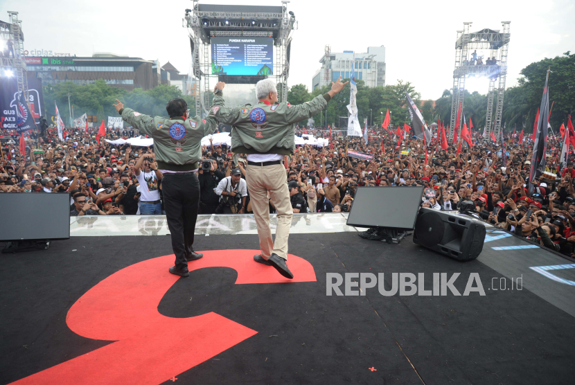 Pasangan nomor urut 3 Ganjar Pranowo dan Mahfud Md saat kampanye akbar penutup di Semarang, Jawa Tengah di Lapangan Pancasila Simpang Lima, Semarang, Jawa Tengah, Sabtu (10/2/2024).