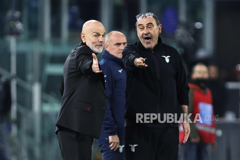 Dua pelatih Stefano Pioli dan Maurizio Sarri pada laga lanjutan Seria antara AC Milan dan Lazio.