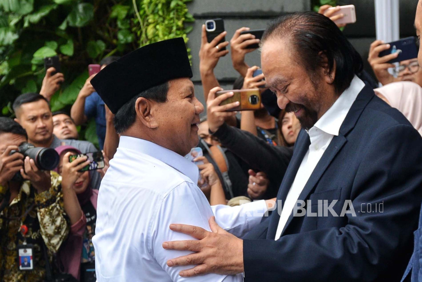 Presiden terpilih Prabowo Subianto dan Ketua Umum Partai Nasden Surya Paloh. Pengamat sebut Nasdem akan lebih mudah untuk masuk ke Pemerintahan Prabowo-Gibran.