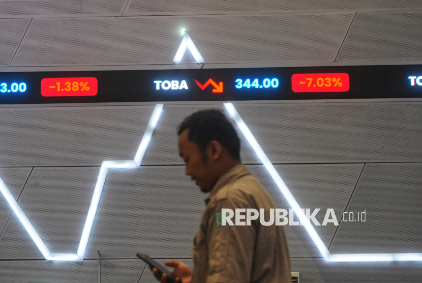 IHSG Ditutup di Zona Merah, Turun 214,85 Poin pada Level 6.270,60