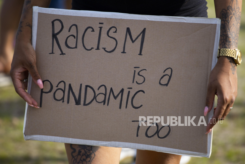 Otoritas Washington DC pada Rabu, meminta pengunjuk rasa dalam aksi protes rasisme agar melakukan tes Covid-19 (Foto: ilustrasi unjuk rasa rasisme)
