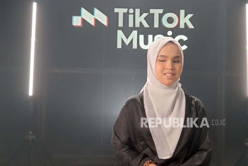 Penyanyi Putri Ariani di rekaman TikTok Music Lives, Jakarta Timur, Jumat (4/8/2023). Putri menyebut dirinya dan Cakra Khan saling dukung di Americas Got Talent.