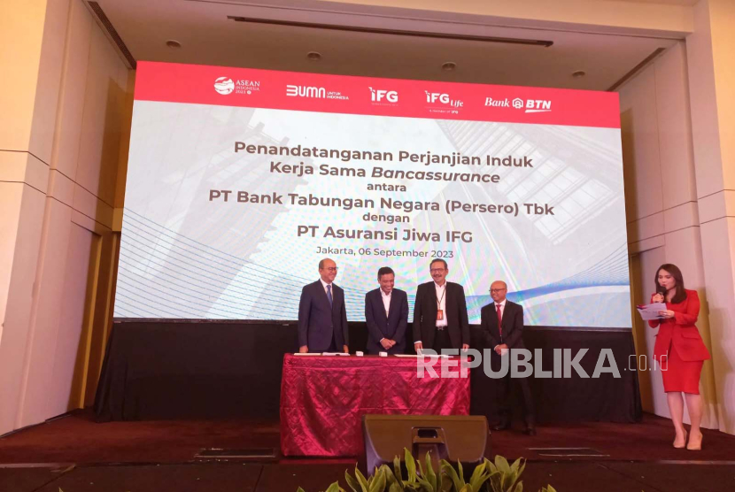 PT Bank Tabungan Negara Tbk (BTN) Tbk dan PT Asuransi Jiwa IFG melakukan penandatanganan Perjanjian Kerja Sama Bancassurance di Jakarta, Rabu (6/9/2023).