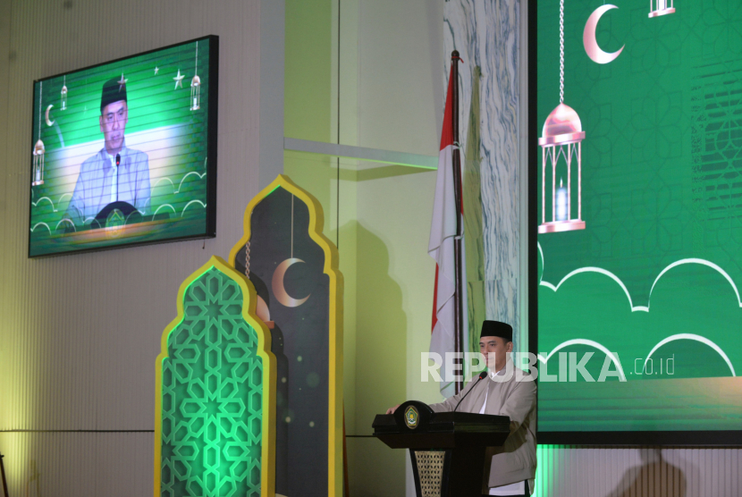 Wakil Menteri Agama Saiful Rahmat Dasuki memberikan sambutan dalam acara Festival Ramadan di Aula H.M. Rasjidi Kementerian Agama, Jakarta, Kamis (22/3/2024).