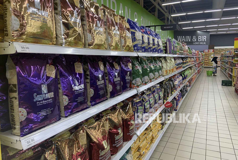Cegah Panic Buying, Ekonom: Cabut Kebijakan Bikin Masyarakat Marah
