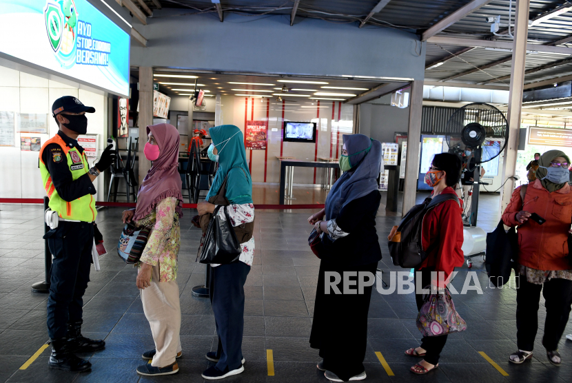 Pembatalan operasional kereta ditambah seiring penerapan PSBB di Jakarta (Foto: penumpang kereta)