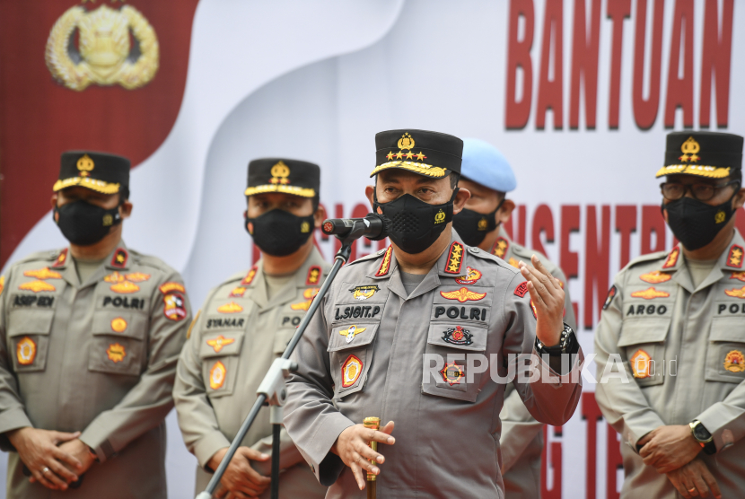 Kapolri Jenderal Polisi Listyo Sigit Prabowo (kedua kanan).