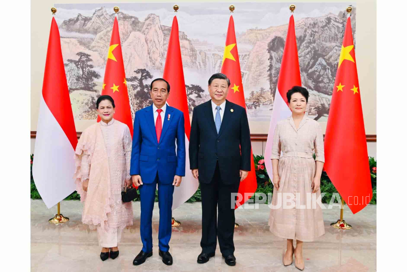 Presiden Joko Widodo (Jokowi) saat melakukan pertemuan bilateral dengan Presiden China Xi Jinping di Hotel Jinniu, Chengdu, Kamis (27/7/2023).