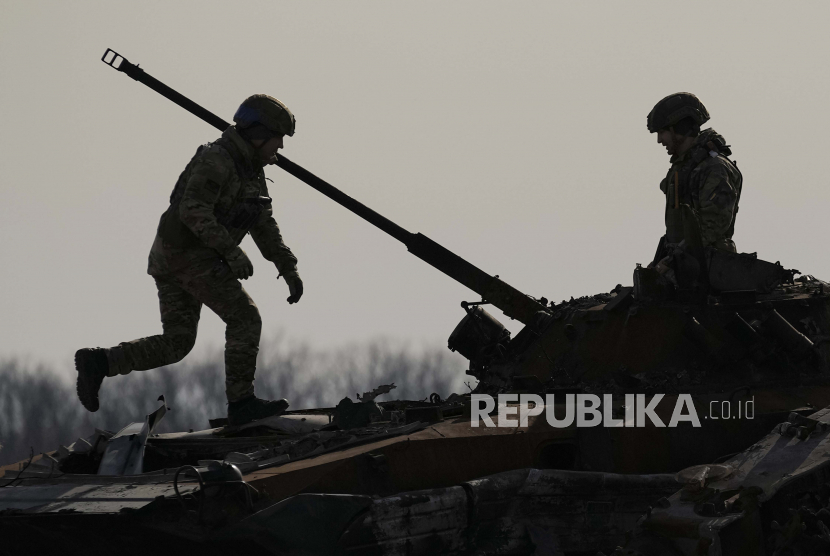 Sejumlah kecil tentara Ukraina sedang dilatih di Inggris untuk pertama kalinya sejak Rusia mulai melancarkan invasi. 