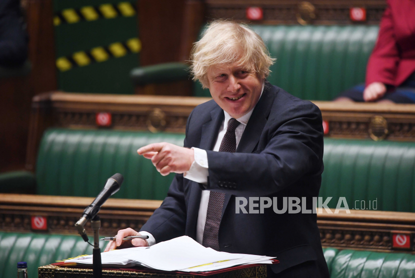  Foto selebaran yang disediakan oleh Parlemen Inggris menunjukkan Perdana Menteri Inggris Boris Johnson selama Pertanyaan Perdana Menteri di House of Commons di London, Inggris, 17 Maret 2021.