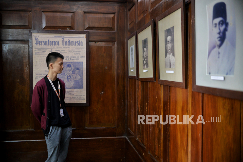 Pelajar saat berkunjung ke cagar budaya Gedung Indonesia Menggugat di Kota Bandung. Pemkot Bandung akan memberi insentif kepada pengelola bangunan cagar budaya.
