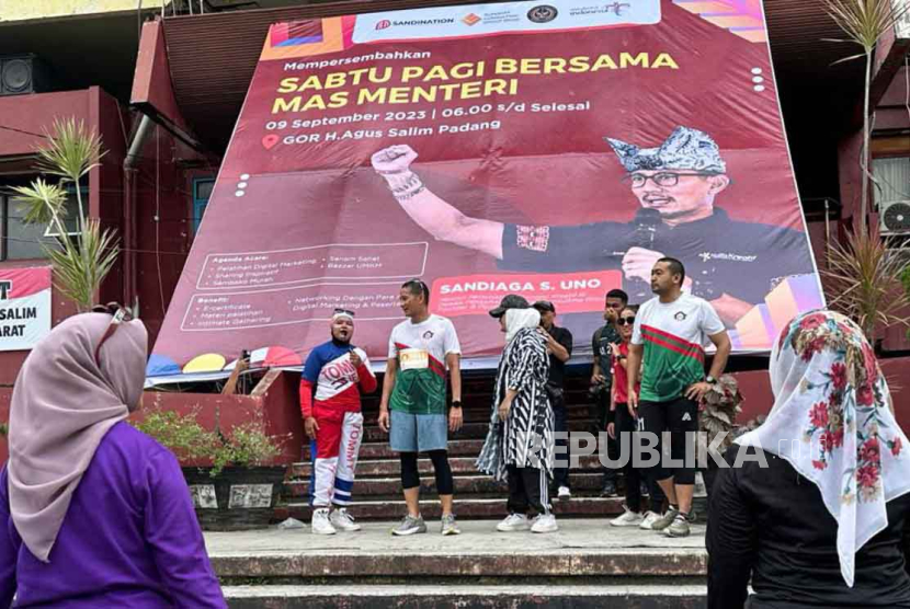 Menparekraf sekaligus Ketua Bappilu DPP PPD Sandiaga Salahuddin Uno di acara Sabtu Pagi Bersama Mas Menteri di Kompleks GOR Haji Agus Salim, Kota Padang, Sumbar, Sabtu (9/9/2023).
