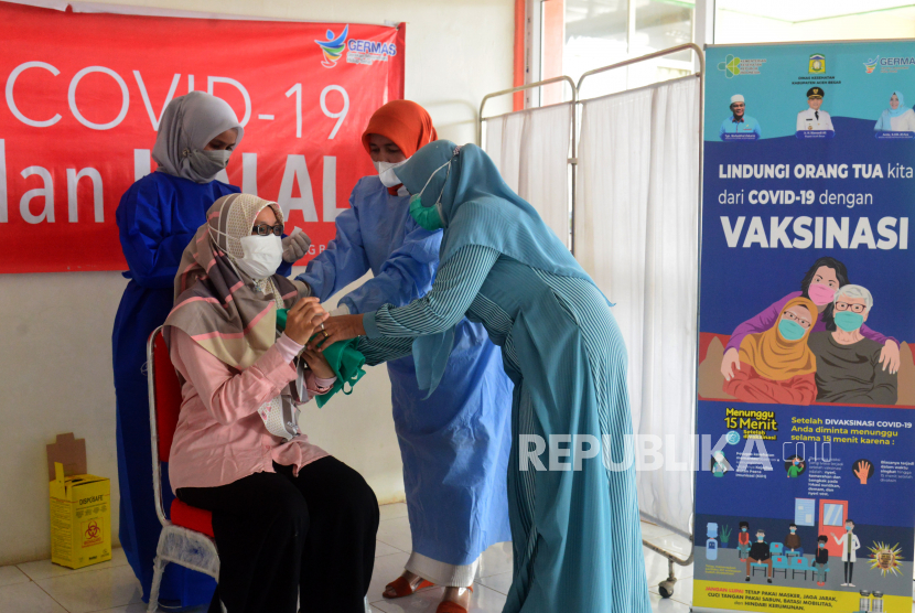 Ilustrasi vaksinasi Covid-19. Pemerintah Kota Depok meluncurkan program D'Vajar untuk memudahkan warga melakukan vaksinasi di RS UI.