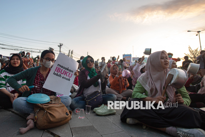 Marak Kasus Keracunan MBG, Puluhan Ibu-Ibu di Yogya Gelar Aksi Keprihatinan