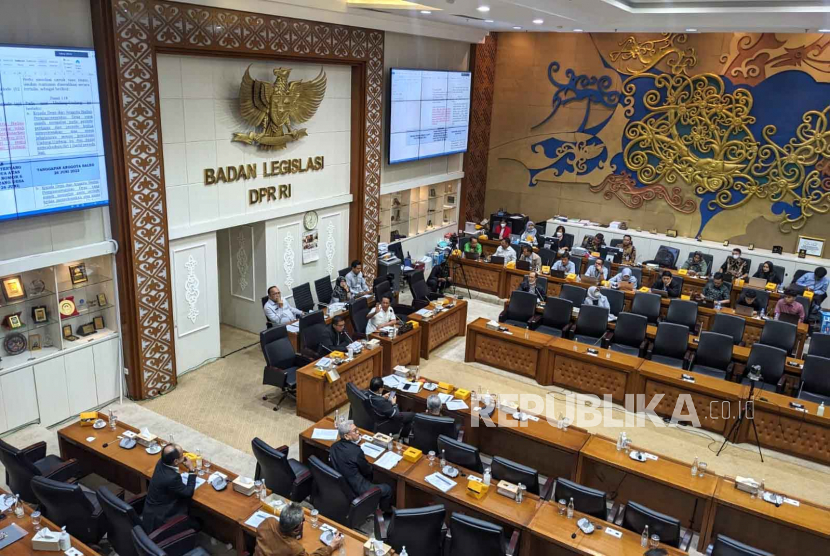 Baleg DPR menyepakati usulan 20 persen dana desa berasal dari dana transfer daerah untuk dimasukkan ke dalam draf revisi UU Desa, di Ruang Rapat Baleg, Gedung Nusantara I, Kompleks Parlemen, Jakarta, Senin (3/7/2023).