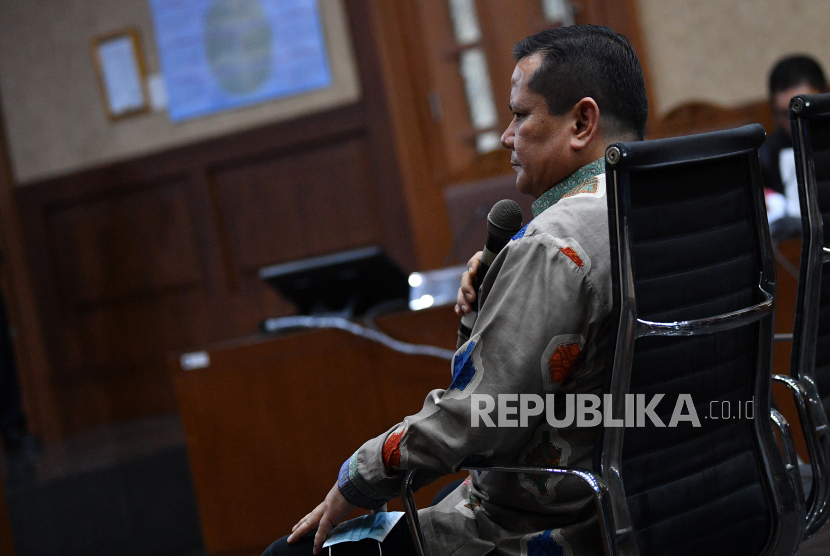 Terdakwa kasus suap penghapusan red notice Djoko Tjandra, Irjen Pol Napoleon Bonaparte menjalani sidang dakwaan di Pengadilan Tipikor, Jakarta, Senin (2/11/2020). 