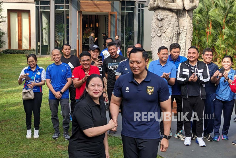 Ketua Umum Partai Demokrat, Agus Harimurti Yudhoyono (AHY) dan Ketua DPP Partai Demokrasi Indonesia Perjuangan (PDIP), Puan Maharani bertemu di Kompleks Gelora Bung Karrno (GBK), Jakarta, Ahad (18/6/2023).