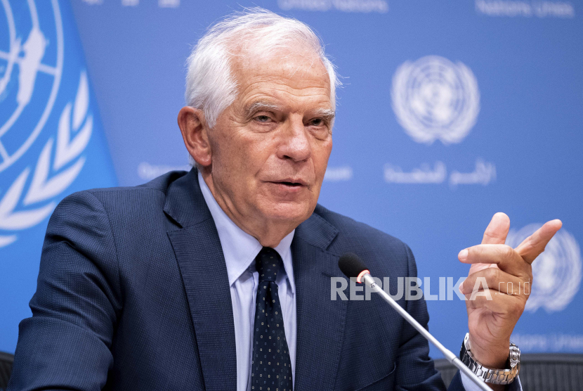 Kepala kebijakan luar negeri Uni Eropa Josep Borrell. Menteri luar negeri dari 42 negara anggota Uni Mediterania (UfM) dengan suara bulat mendukung masuknya Macedonia Utara ke organisasi tersebut