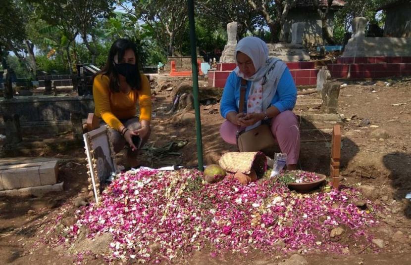 Sobat Ambyar Mulai Berziarah ke Makam Didi Kempot di Ngawi