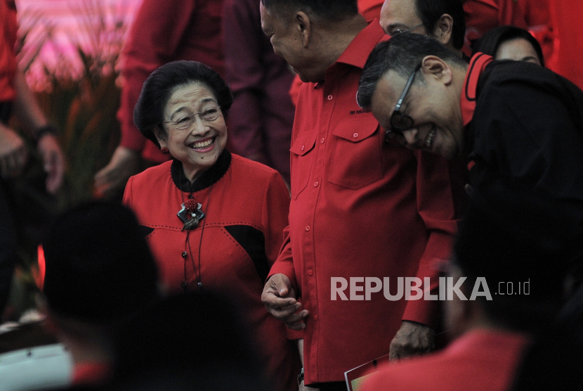 Ketua Umum PDI Perjuangan Megawati Soekarnoputri usai menyampaikan pidato saat pengumuman bakal calon kepala daerah untuk Pilkada 2024 di Kantor DPP PDI Perjuangan, Jakarta, Senin (26/8/2024). PDIP mengumumkan 60 calon kepala daerah yang terdiri dari enam bakal calon gubernur dan bakal calon wakil gubernur, 38 bakal calon bupati dan bakal calon wakil bupati, serta 16 bakal calon wali kota dan bakal calon wakil wali kota untuk ikut dalam Pilkada serentak.