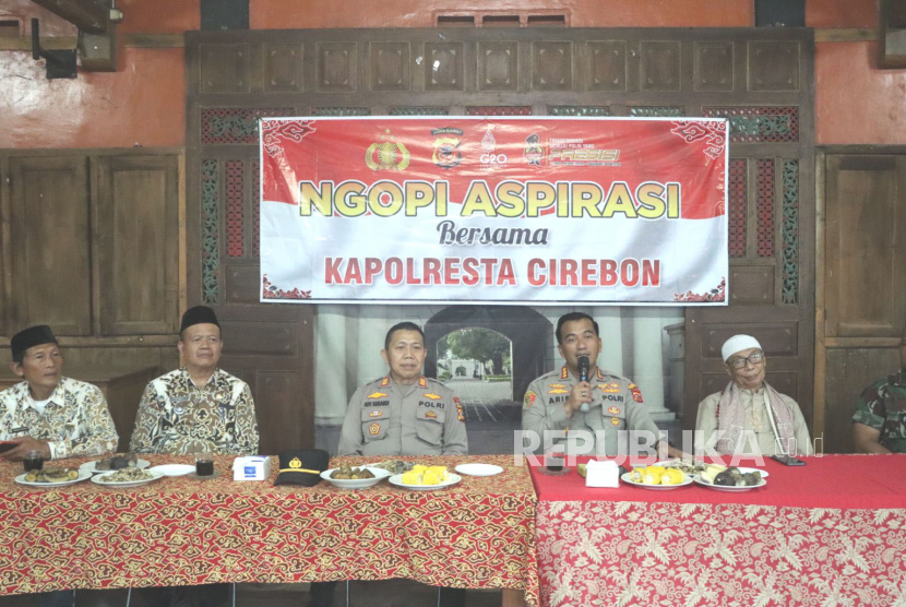 Polresta Cirebon menggelar Ngopi Aspirasi bersama berbagai unsur masyarakat di Desa/Kecamatan Klangenan, Kabupaten Cirebon, Jumat (10/3/2023). 