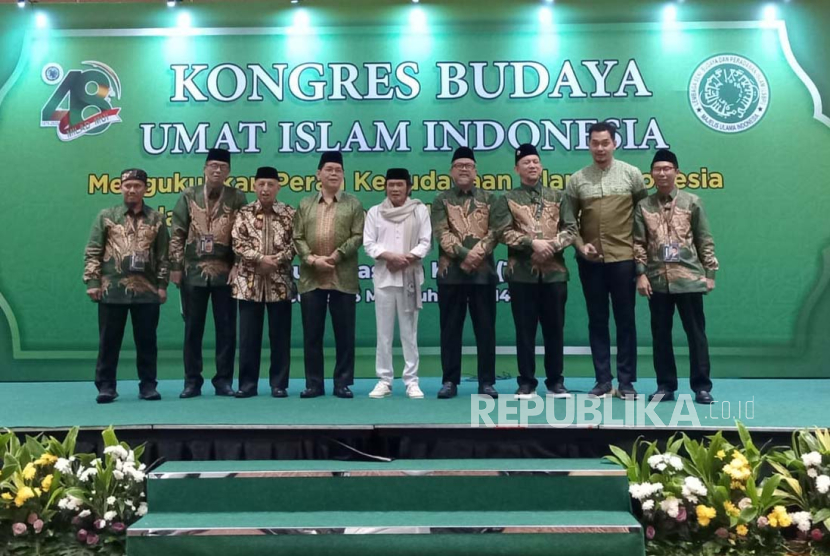 Musisi legendaris Rhoma Irama menghadiri Kongres Budaya Umat Islam Indonesia yang digelar Majelis Ulama Indonesia (MUI) di gedung Sasana Kriya TMII, Jakarta, Rabu (26/7/2023).