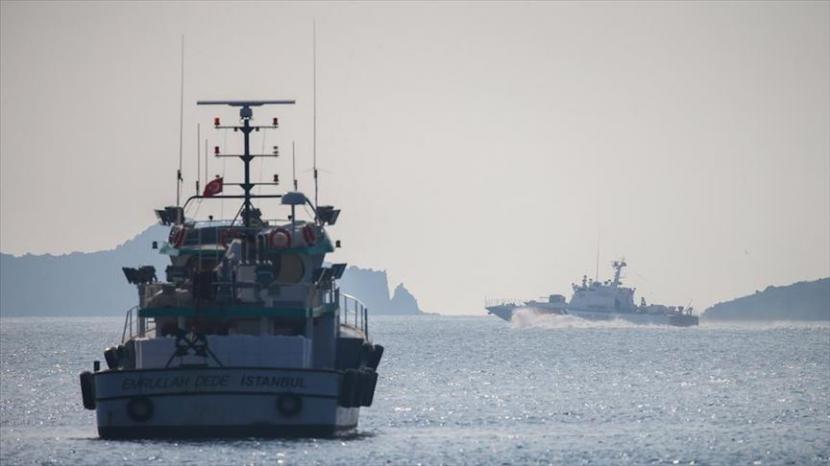 Sebuah kapal yang membawa migran gelap terbelah menjadi dua di lepas pantai Libya, Laut Mediterania