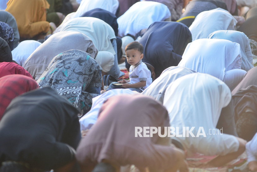 Ilustrasi anak saleh.