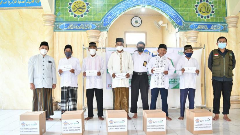 LAZ Harfa, DKM Sholahudin Santuni Abang Becak dan Anak Yatim