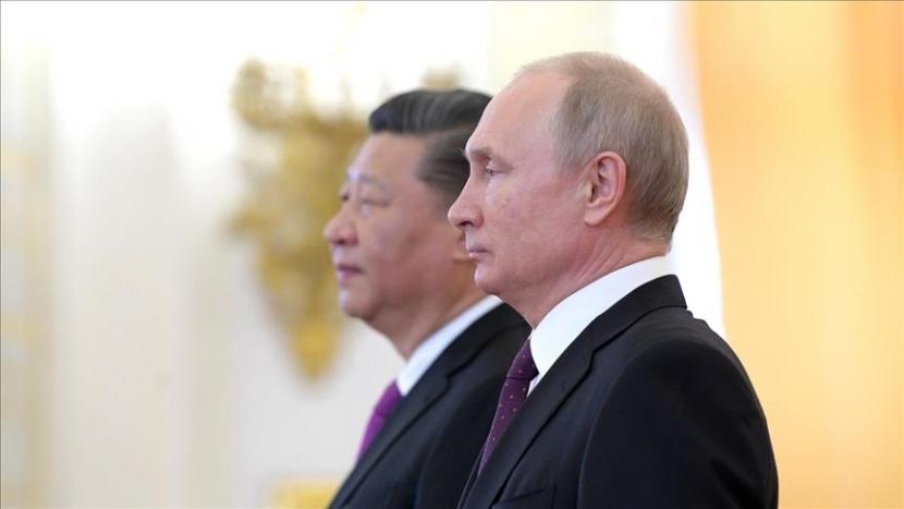 China dan Rusia pada Senin menggelar latihan militer gabungan.