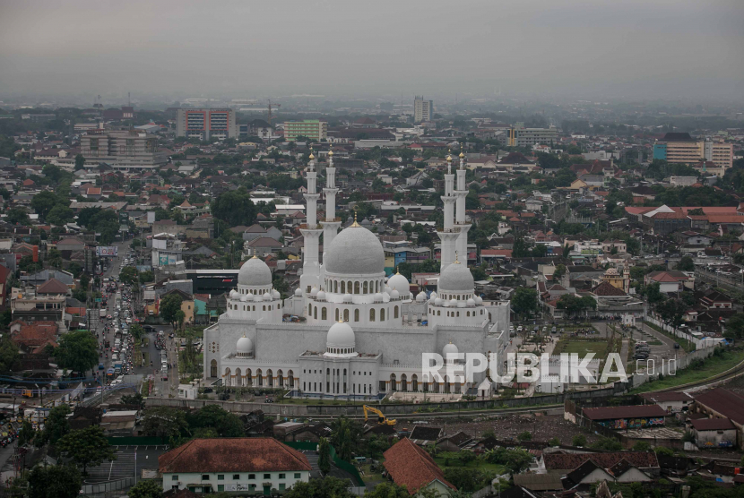 Foto suasana Masjid Raya Sheikh Zayed di Gilingan, Solo, Jawa Tengah.