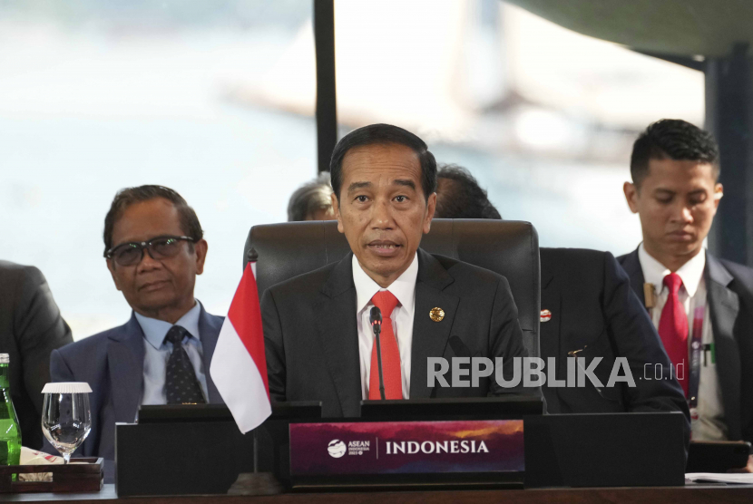 Presiden Indonesia Joko Widodo menyampaikan pidato pembukaannya pada KTT ASEAN ke-42 di Labuan Bajo, Nusa Tenggara Timur, Indonesia, Rabu (10/5/ 2023). Indonesia menjadi tuan rumah KTT ASEAN ke-42 dan pertemuan terkait pada 09 hingga 11 Mei.