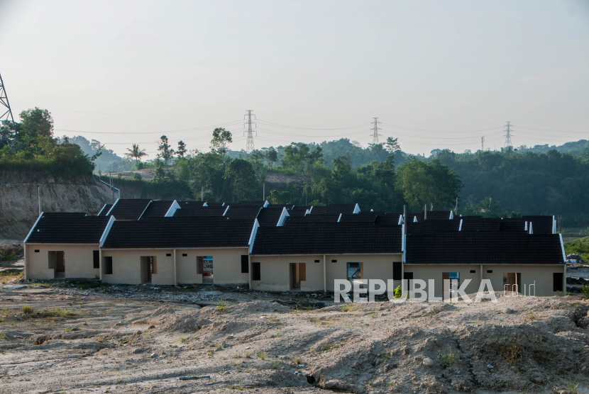 Suasana sebuah komplek perumahan di Kelurahan Rangkasbitung Timur, Lebak,  Banten, Sabtu (16/5). Bank Indonesia (BI) kembali meluncurkan kebijakan pelonggaran uang muka kredit properti dan kendaraan yang masuk dalam paket kebijakan Komite Stabilitas Sistem Keuangan (KSSK).