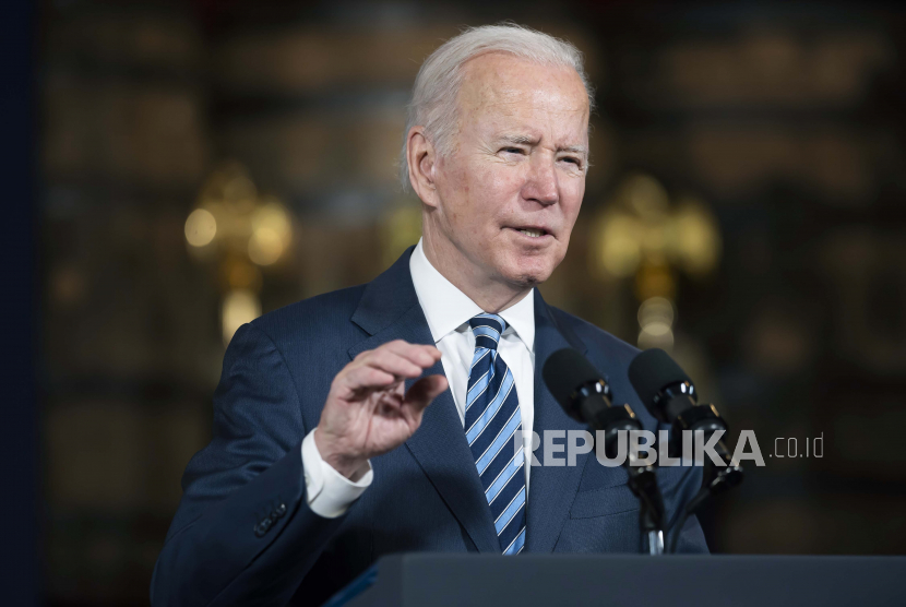 Presiden Joe Biden sepakat atas usulan bertemu dengan Vladimir Putin membahas krisis Ukraina.