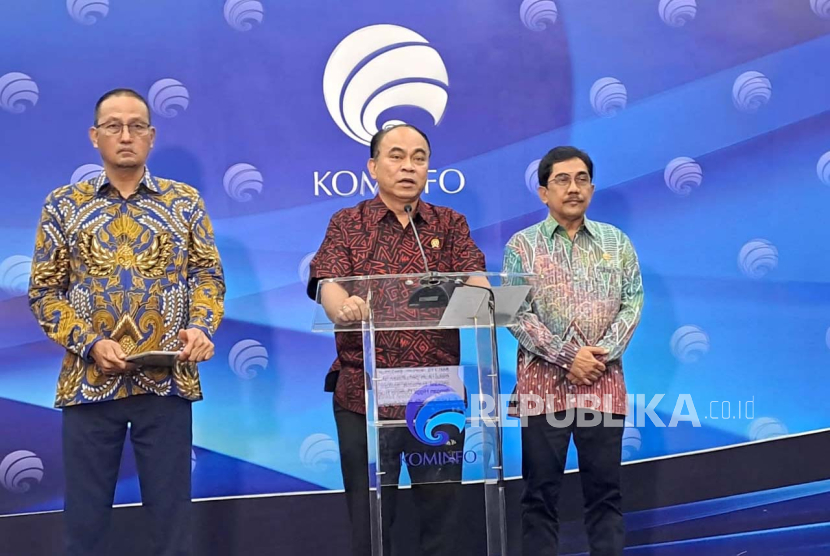Menteri Komunikasi dan Informatika (Kominfo) RI Budi Arie Setiadi dalam konferensi pers update pemberantasan judi online di Kantor Kominfo, Jakarta Pusat, Selasa (8/8/2023). 