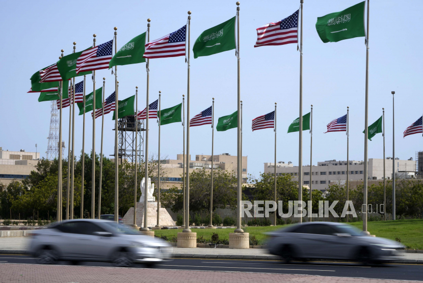 Arab Saudi Kurangi Premi Gaji untuk Tenaga Kerja Asing