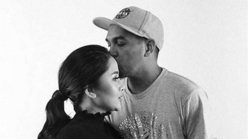 Glenn Fredly dan Mutia Ayu: Mutia Ayu mulai mengungkapkan kerinduannya bersama Glenn Fredly