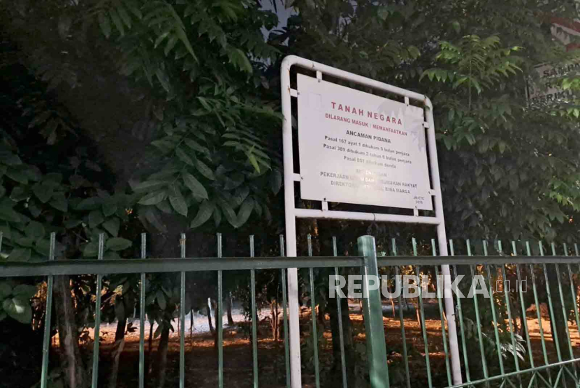 Kondisi Hutan Kota UKI Cawang di Kelurahan Kebon Pala, Kecamatan Makasar, Jakarta Timur, Selasa (25/7/2023) malam, usai ramainya pemberitaan sebagai lokasi perkumpulan kaum LGBT.