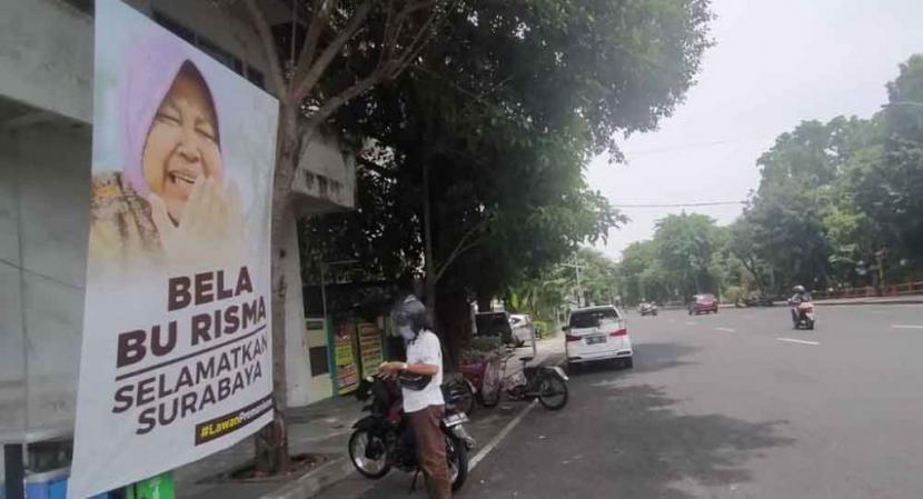Baliho 'Risma Menangis' Bertebaran di Surabaya, Warga Bingung
