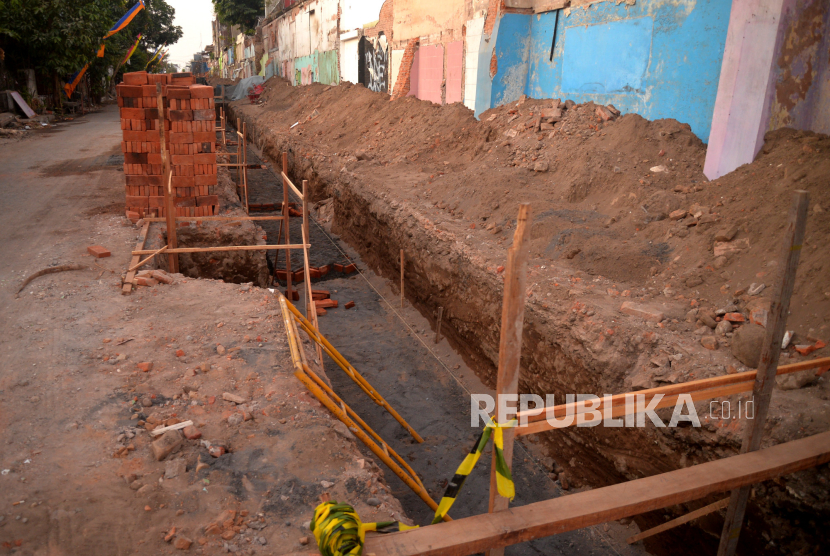Lokasi penemuan kerangka manusia di proyek revitalisasi Benteng Keraton Yogyakarta. Revitalisasi benteng keraton Yogyakarta berlanjut meski ada penemuan kerangka manusia.