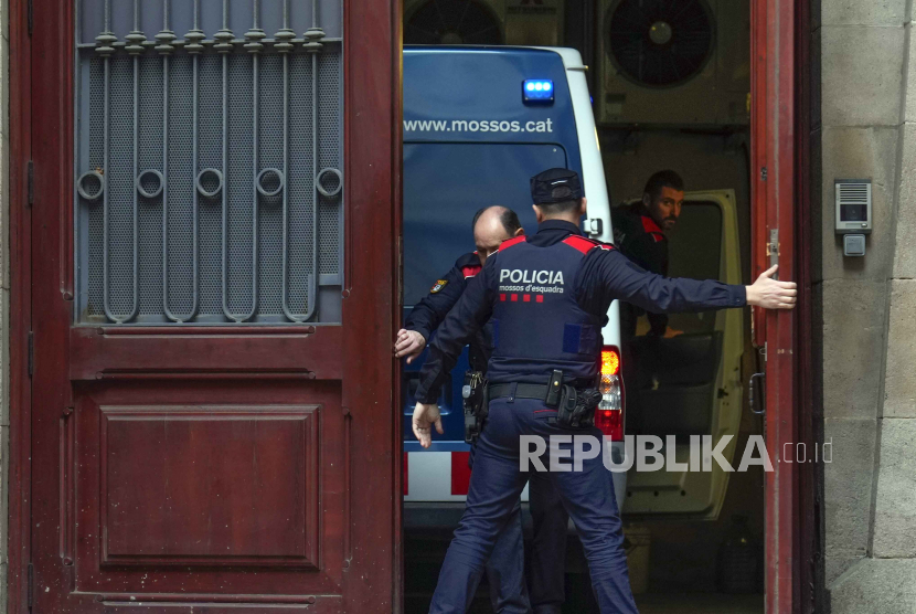   The van carrying former soccer player Dani Alves arrives to Barcelona