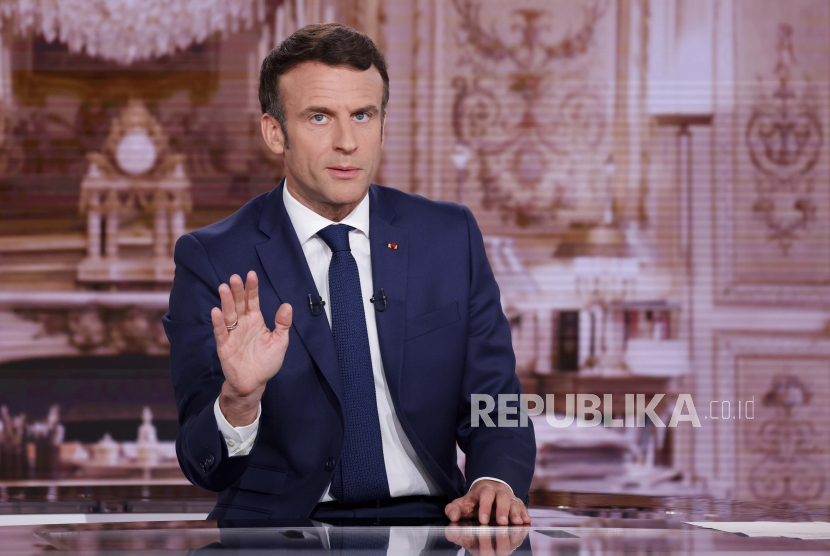 Proses penghitungan masih dilakukan, Presiden Emmanuel Macron jauh mengungguli kandidat dari partai sayap kanan Marine Le Pen dalam putaran pertama Pilpres Prancis