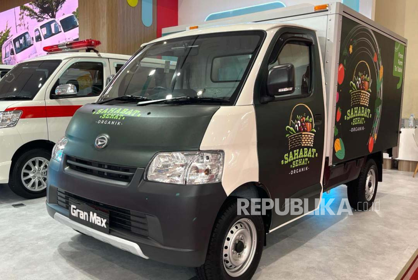 Daihatsu memamerkan ide mengubah Gran Max untuk para pelaku bisnis dalam pameran GAIKINDO Indonesia International Commercial Vehicle Expo (GIICOMVEC) 2024 di JCC Senayan, Jakarta, Kamis (7/3/2024). 