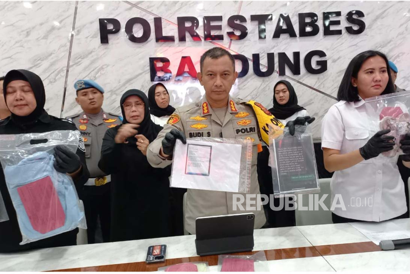 Polrestabes Bandung merilis pengungkapan kasus penculikan anak, dengan tersangka seorang asisten rumah tangga (ART), di Markas Polrestabes Bandung, Rabu (13/12/2023).