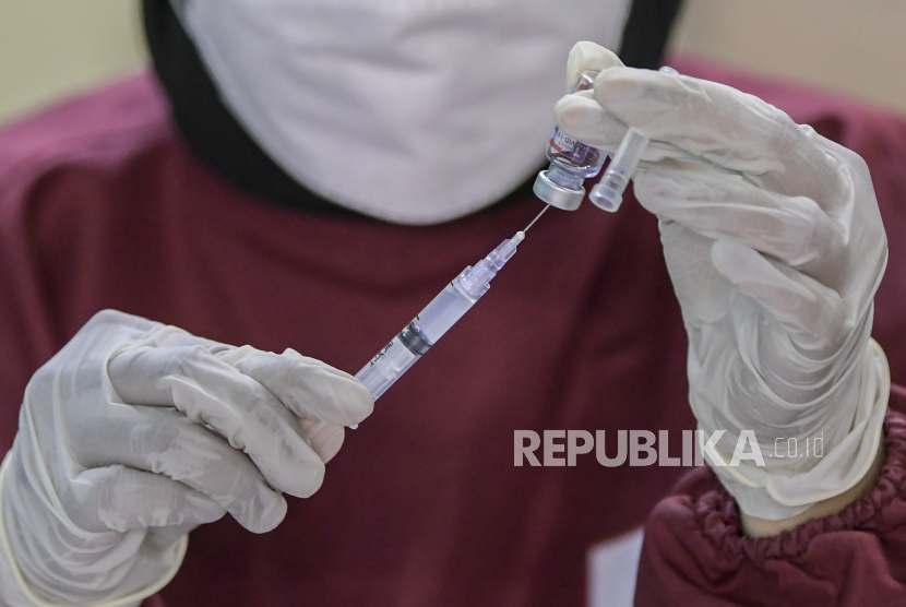 Pemerintah Kabupaten Cianjur, Jawa Barat optimistis target 70 persen dari 1,9 juta penerima sudah mendapatkan vaksinasi hingga akhir tahun. Ilustrasi