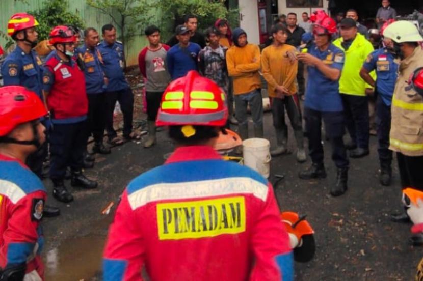 Jasad mandor tertimpa gedung ambruk di Jakut berhasil dievakuasi.